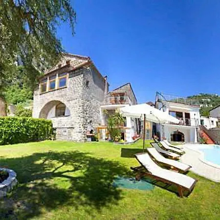 Sleeps 6 Pool Air Con Wifi
