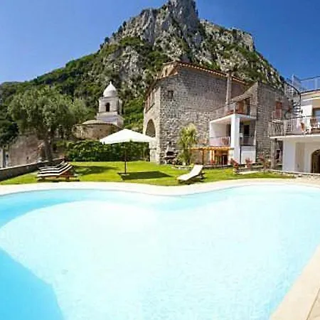 Sleeps 6 Pool Air Con Wifi Nerano