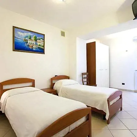 Sleeps 6 Pool Air Con Wifi * Nerano