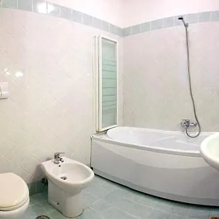 Sleeps 6 Pool Air Con Wifi